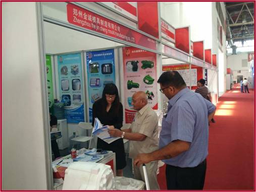 北京展會期間國外客戶來咨詢.jpg